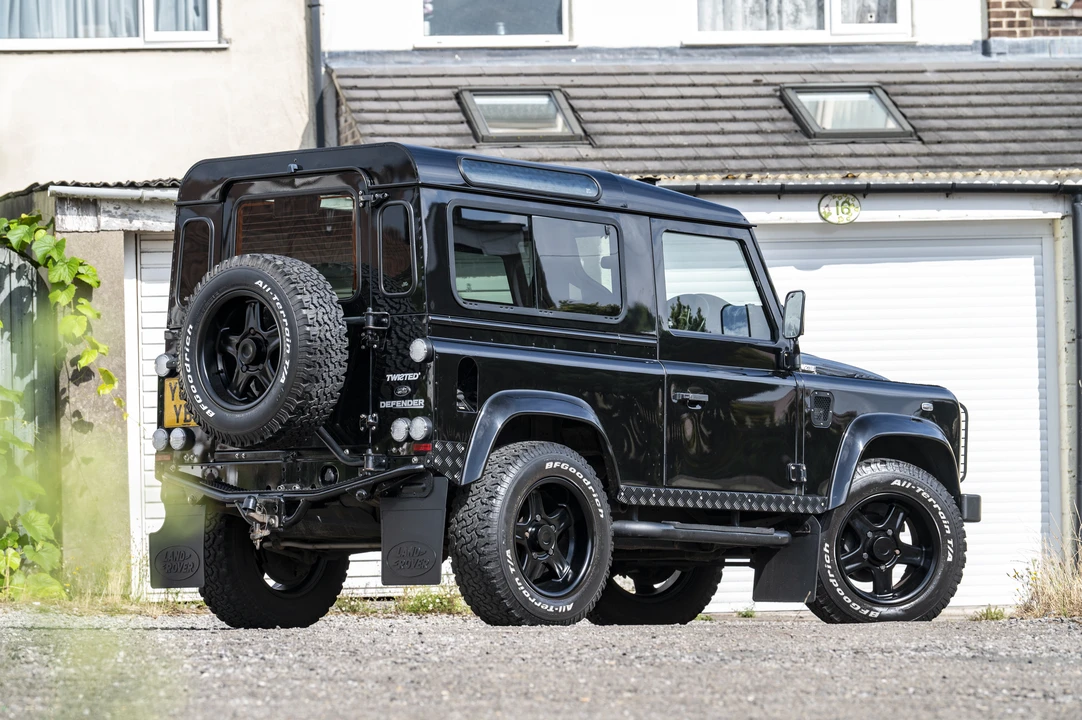 2012 Land Rover Defender 90 - Image 6 of 31