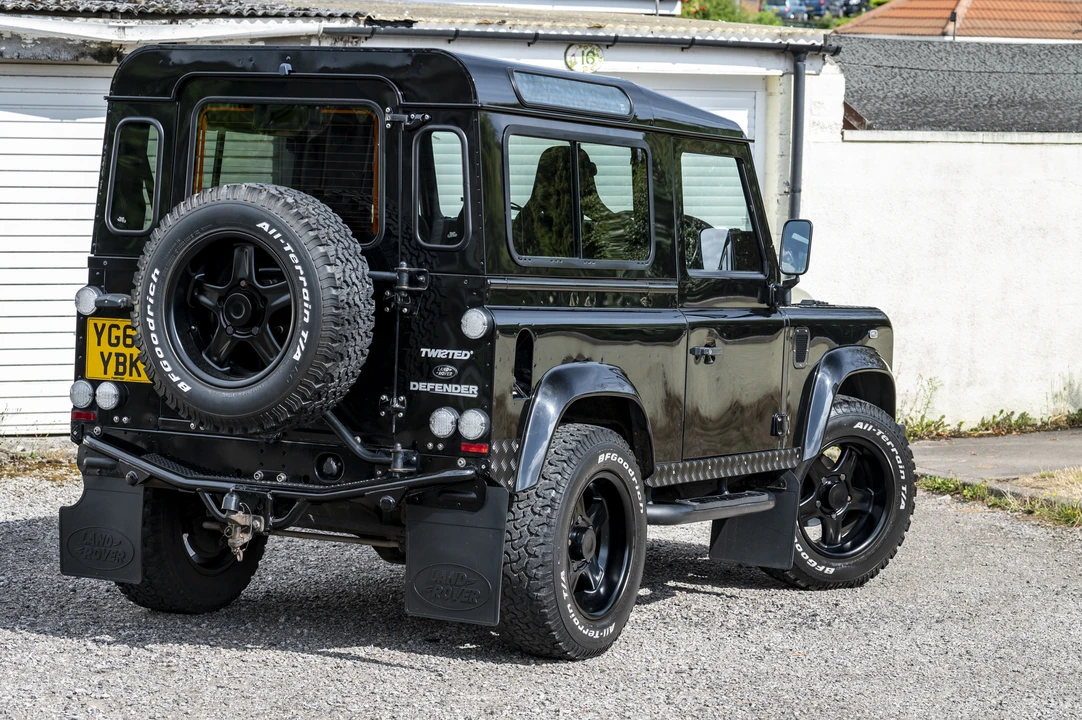 2012 Land Rover Defender 90 - Image 23 of 31