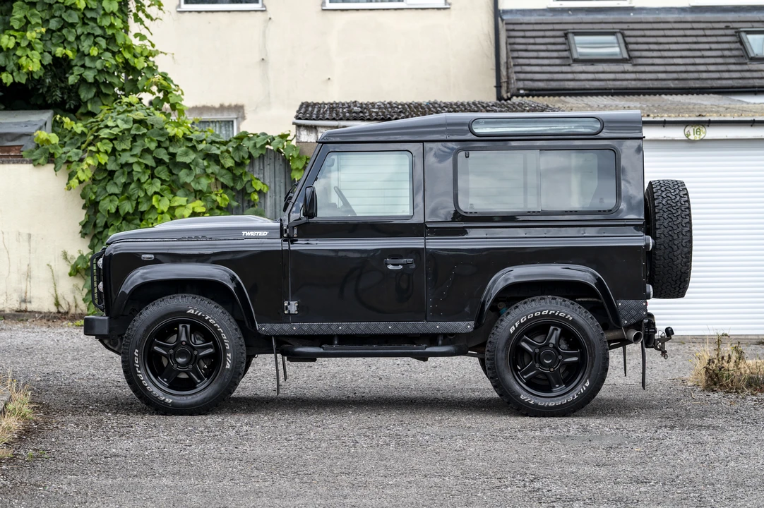 2012 Land Rover Defender 90 - Image 9 of 31