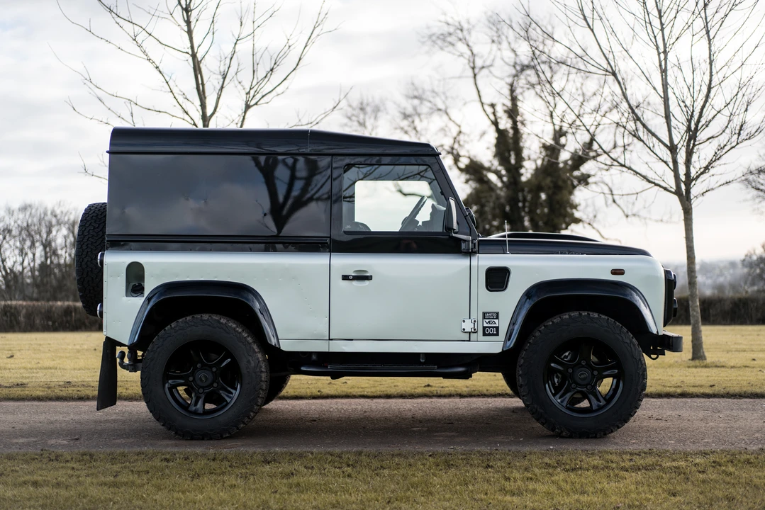 2012 Land Rover Defender 90 - Image 5 of 31