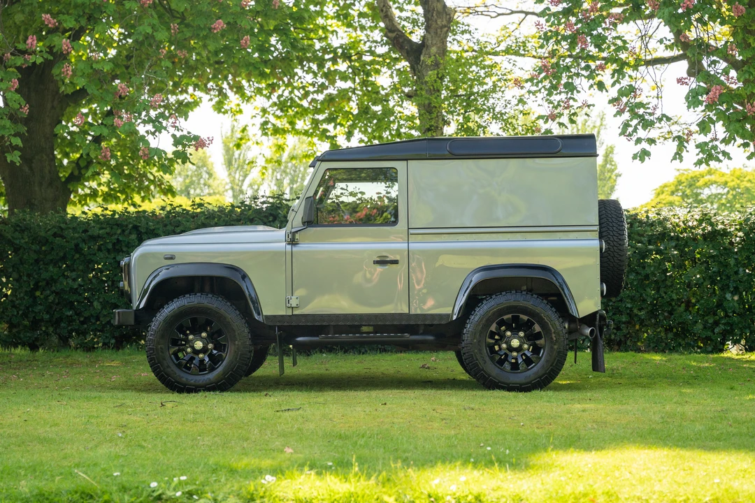 2012 Land Rover Defender 90 - Image 16 of 31