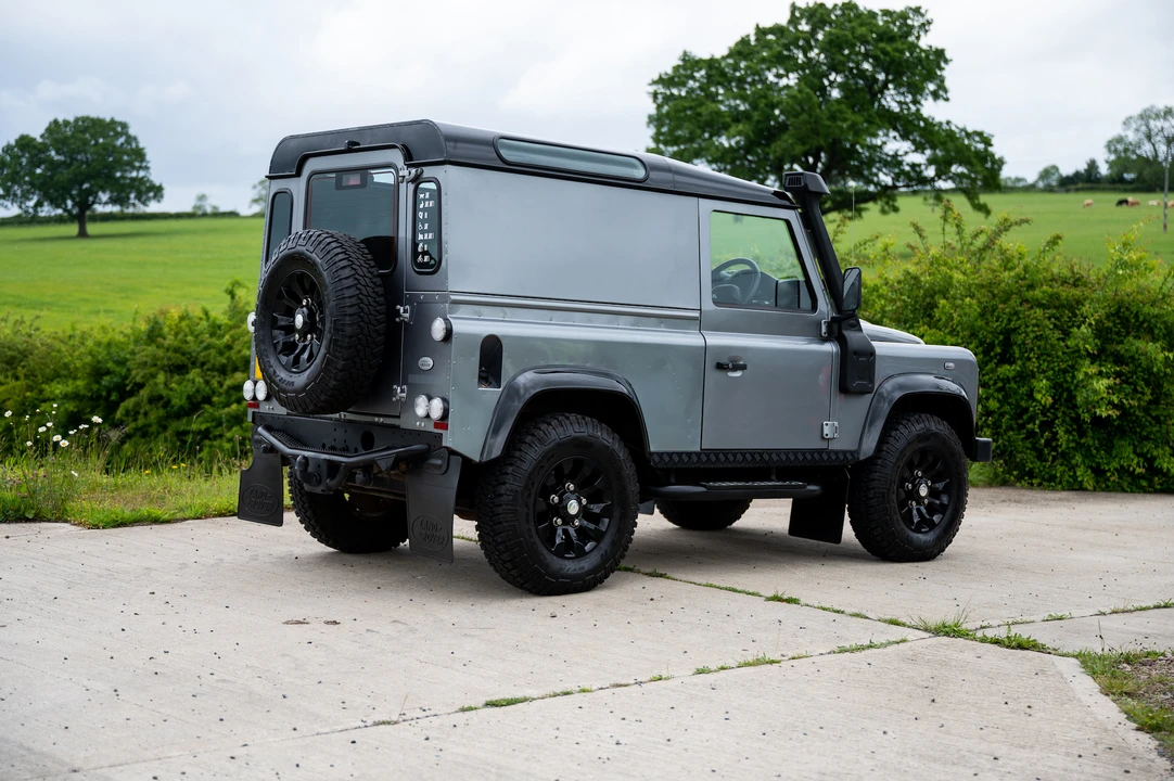 2012 Land Rover Defender 90 - Image 16 of 31
