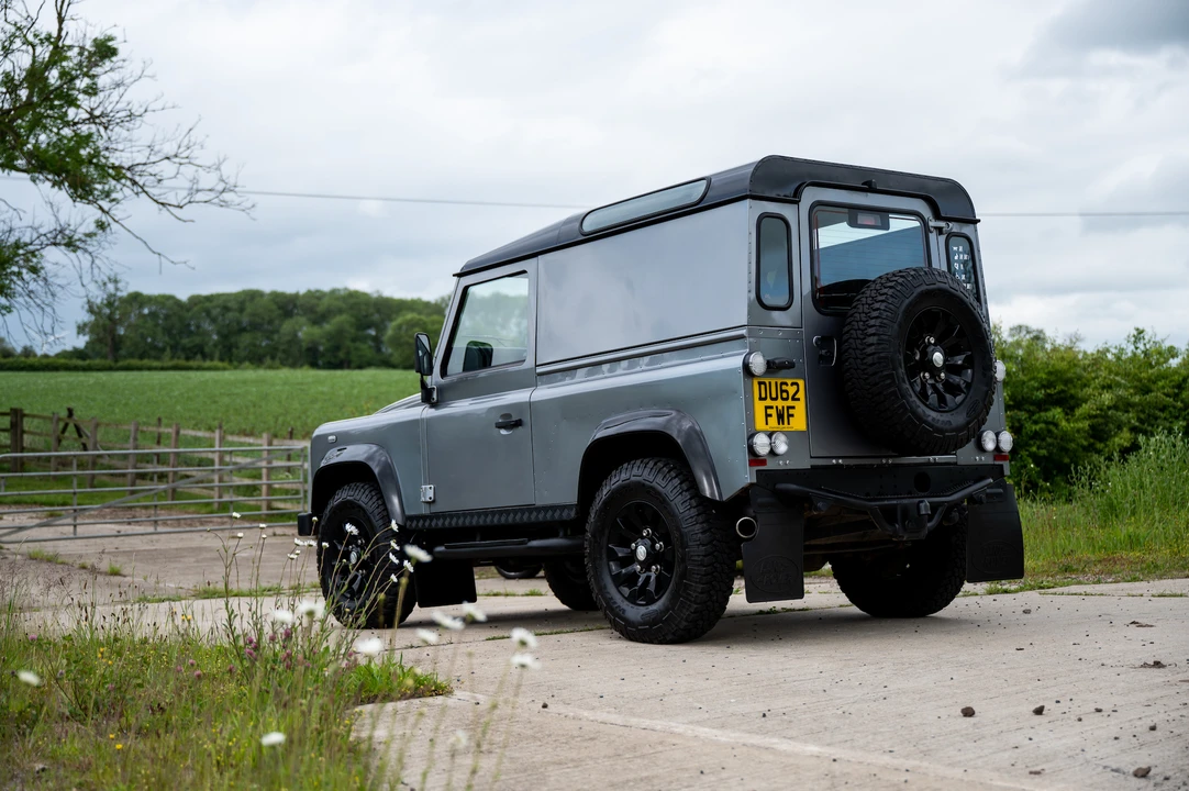 2012 Land Rover Defender 90 - Image 14 of 31