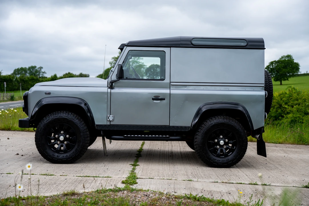 2012 Land Rover Defender 90 - Image 5 of 31