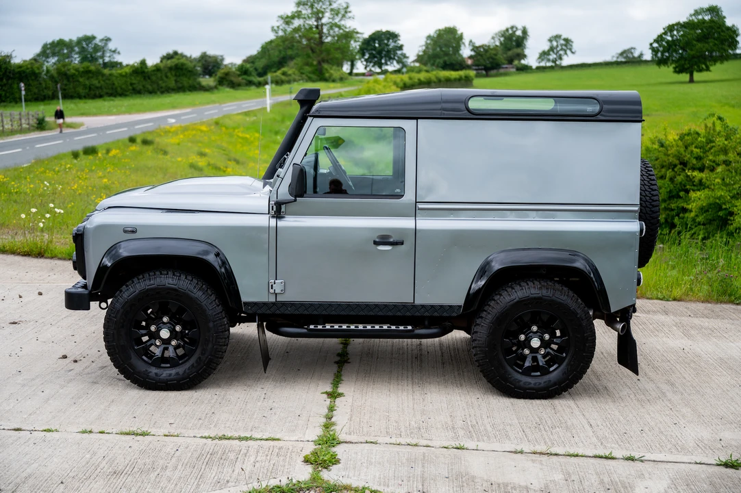 2012 Land Rover Defender 90 - Image 13 of 31