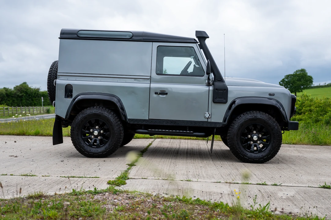 2012 Land Rover Defender 90 - Image 17 of 31