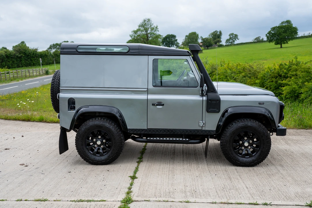 2012 Land Rover Defender 90 - Image 19 of 31