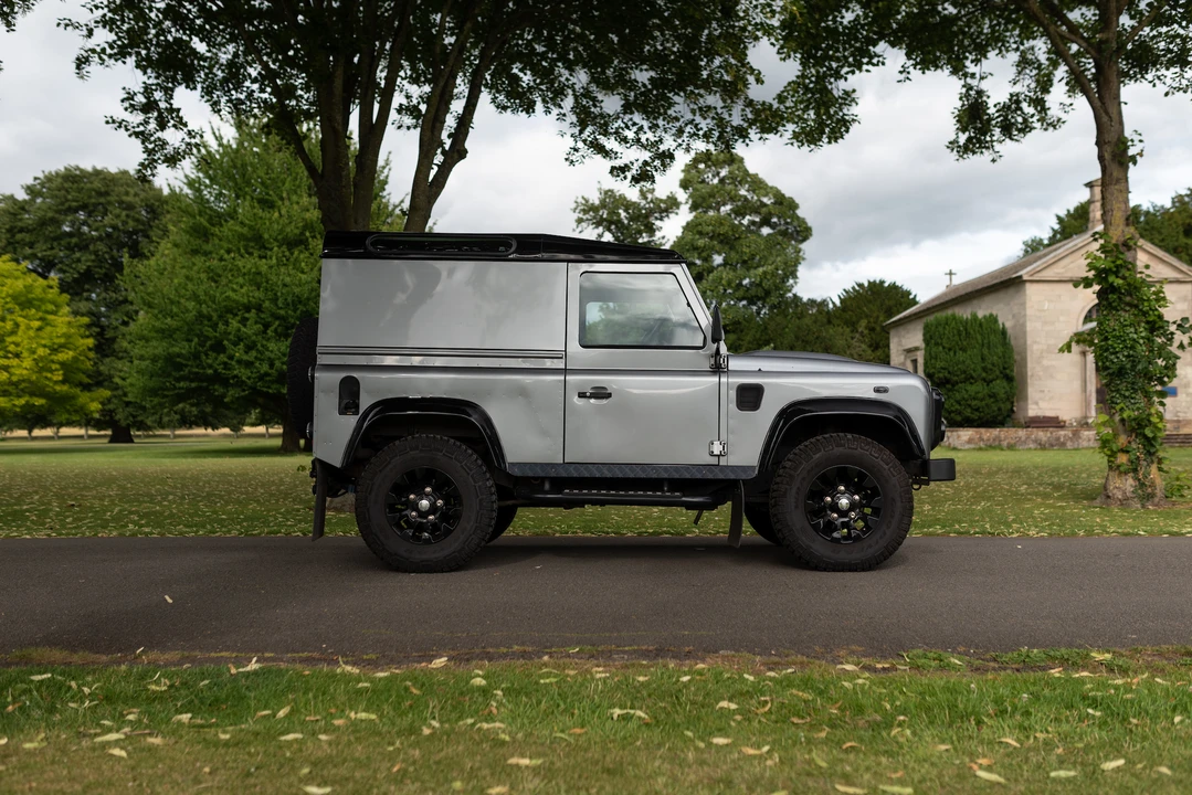 2012 Land Rover Defender 90 - Image 17 of 31