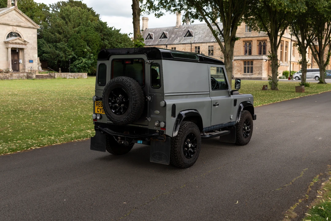 2012 Land Rover Defender 90 - Image 16 of 31