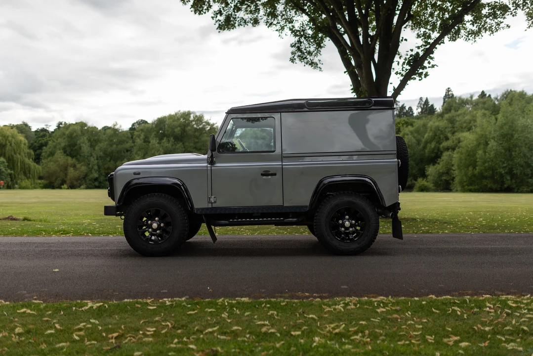 2012 Land Rover Defender 90 - Image 5 of 31