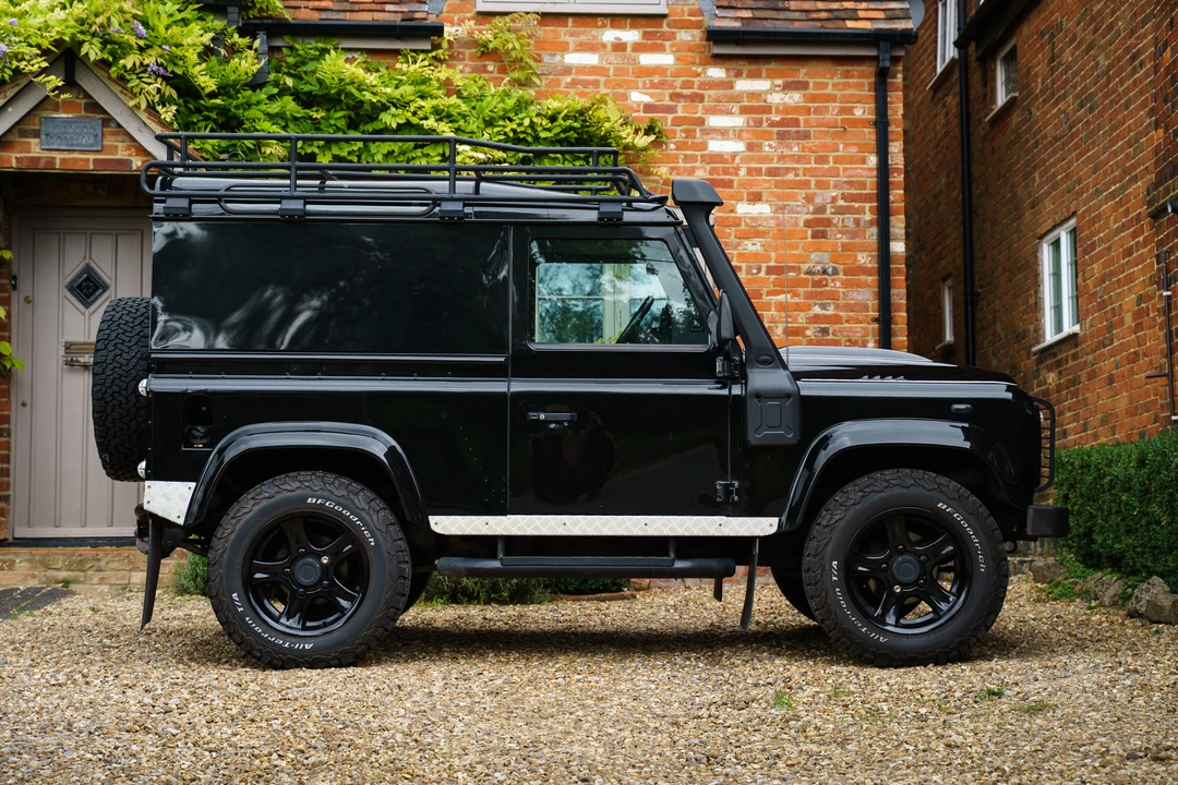 2012 Land Rover Defender 90 - Image 10 of 31