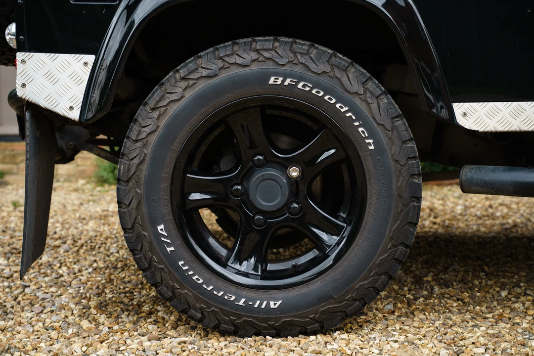 2012 Land Rover Defender 90 - Image 25 of 31