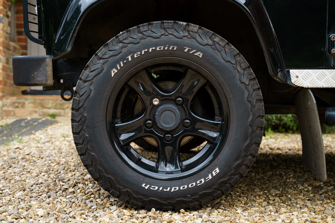 2012 Land Rover Defender 90 - Image 23 of 31