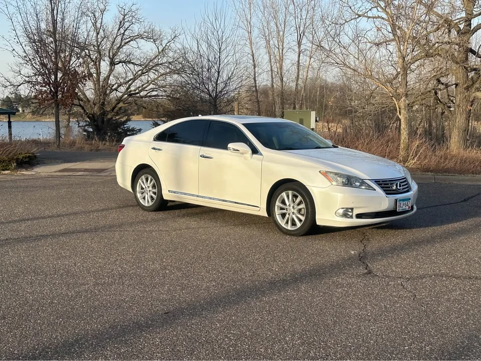 2012 Lexus ES 5th Gen - Image 5 of 10
