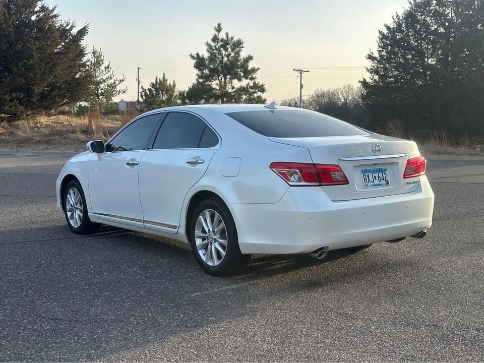 2012 Lexus ES 5th Gen - Image 3 of 10