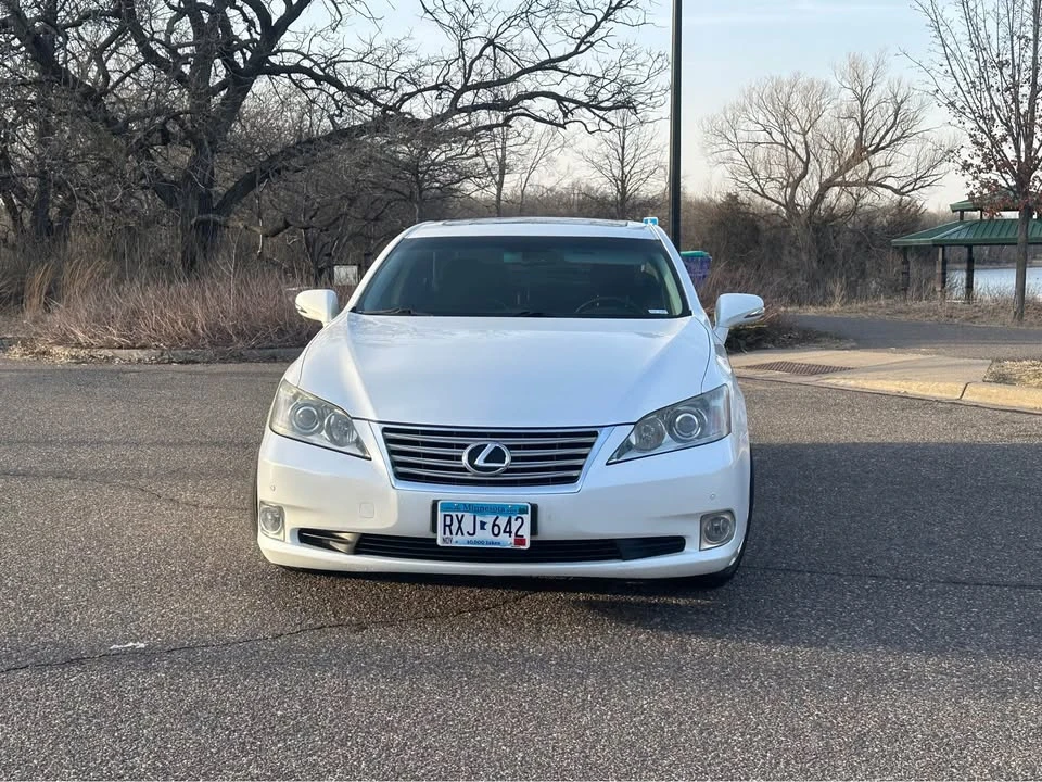 2012 Lexus ES 5th Gen - Image 2 of 10