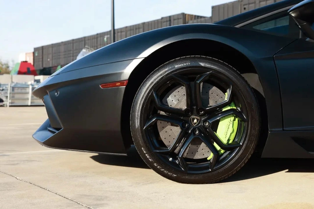 2012 Lamborghini Aventador LP700-4 - Image 19 of 21