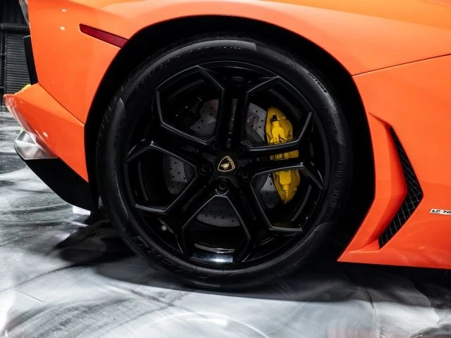 2012 Lamborghini Aventador LP700-4 - Image 18 of 21