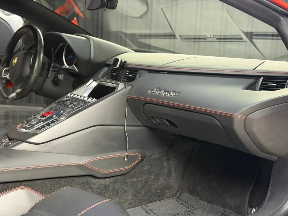 2012 Lamborghini Aventador LP700-4 - Image 25 of 28