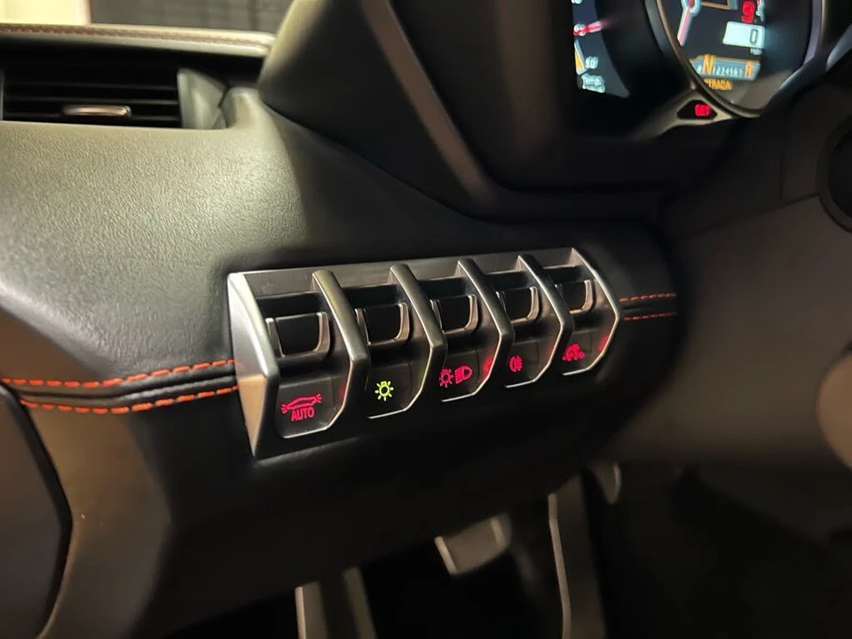 2012 Lamborghini Aventador LP700-4 - Image 30 of 31