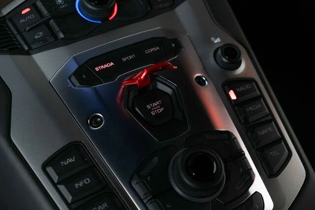 2012 Lamborghini Aventador LP700-4 - Image 26 of 31