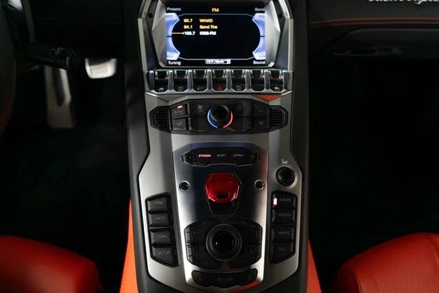 2012 Lamborghini Aventador LP700-4 - Image 25 of 31