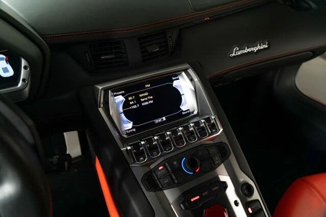 2012 Lamborghini Aventador LP700-4 - Image 24 of 31