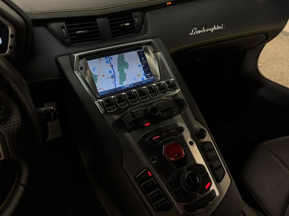 2012 Lamborghini Aventador LP700-4 - Image 25 of 31