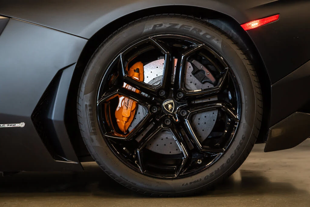 2012 Lamborghini Aventador LP700-4 - Image 19 of 31
