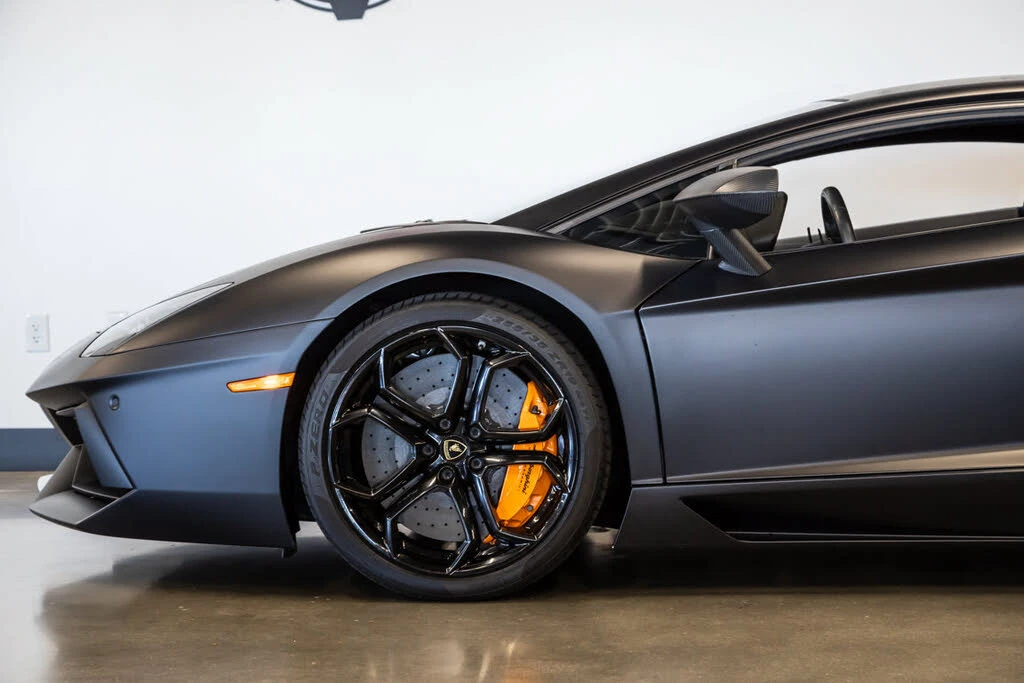 2012 Lamborghini Aventador LP700-4 - Image 16 of 31