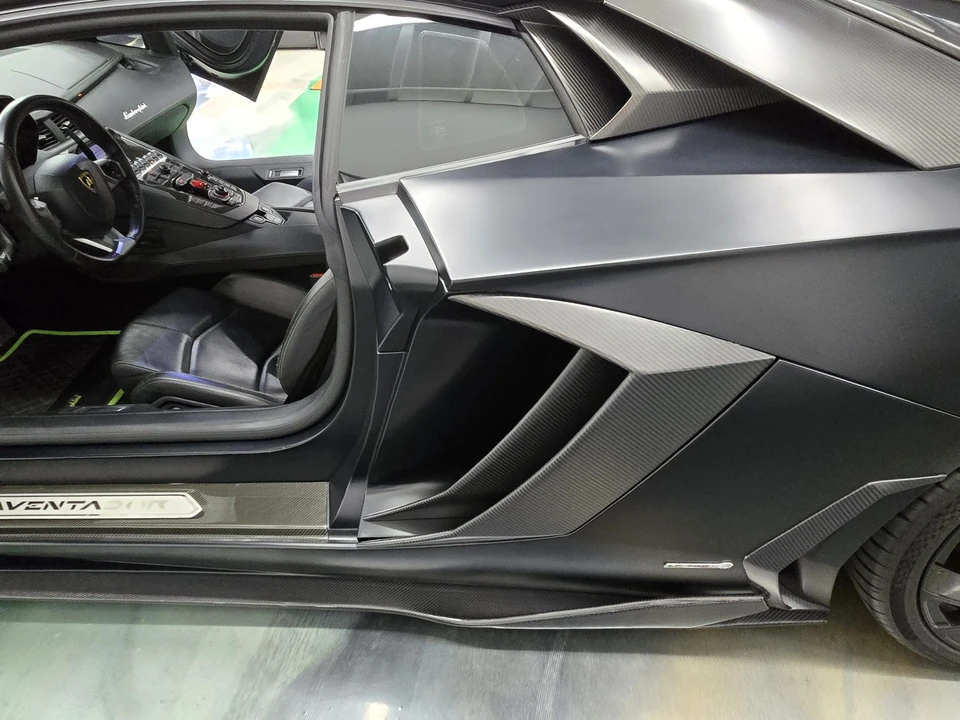 2012 Lamborghini Aventador LP700-4 - Image 30 of 31