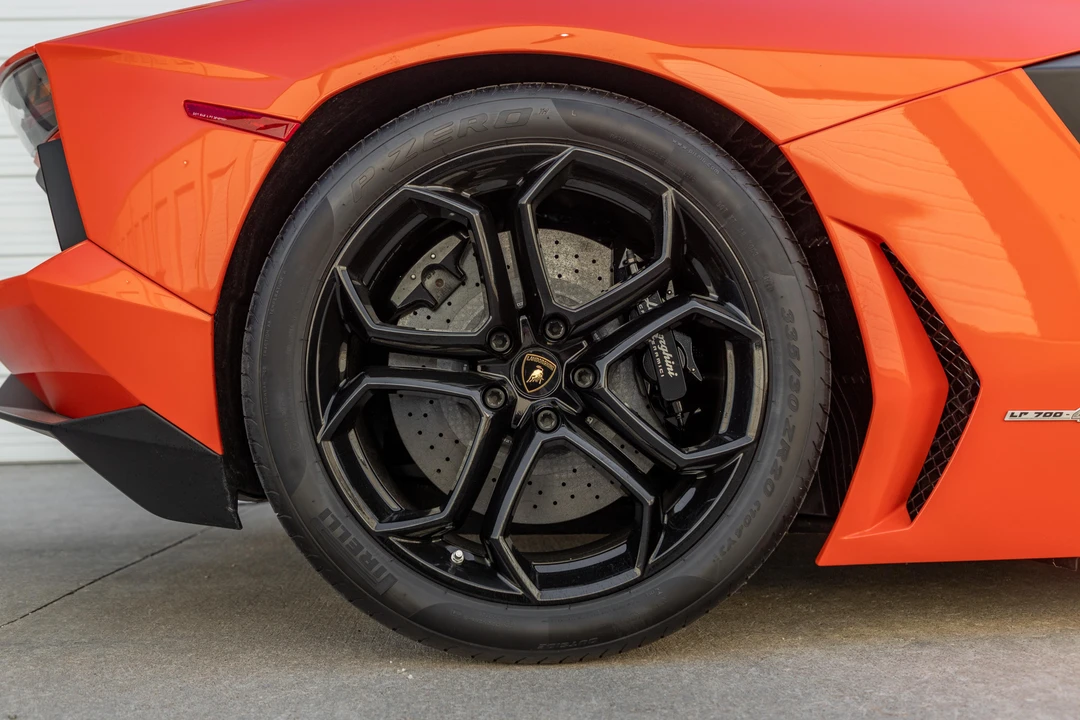 2012 Lamborghini Aventador LP700-4 - Image 11 of 31