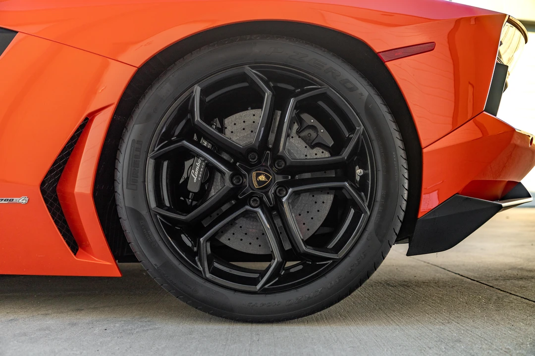 2012 Lamborghini Aventador LP700-4 - Image 10 of 31