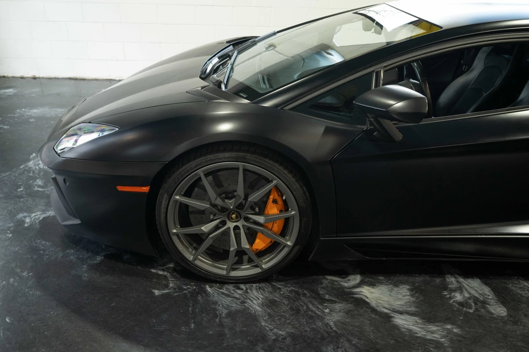 2012 Lamborghini Aventador LP700-4 - Image 24 of 31