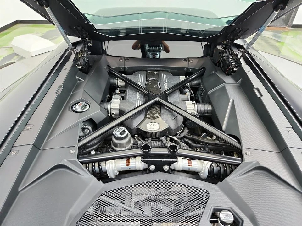 2012 Lamborghini Aventador LP700-4 - Image 28 of 31