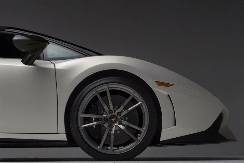 2012 Lamborghini Gallardo LP570-4 Spyder Performante - Image 17 of 21