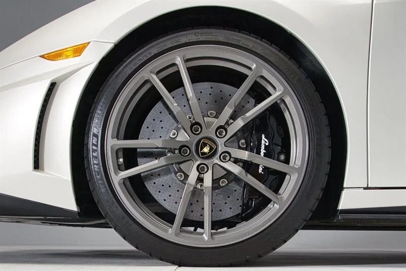 2012 Lamborghini Gallardo LP570-4 Spyder Performante - Image 9 of 21