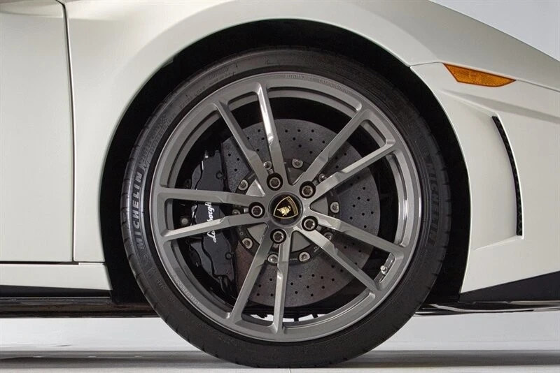 2012 Lamborghini Gallardo LP570-4 Spyder Performante - Image 19 of 21