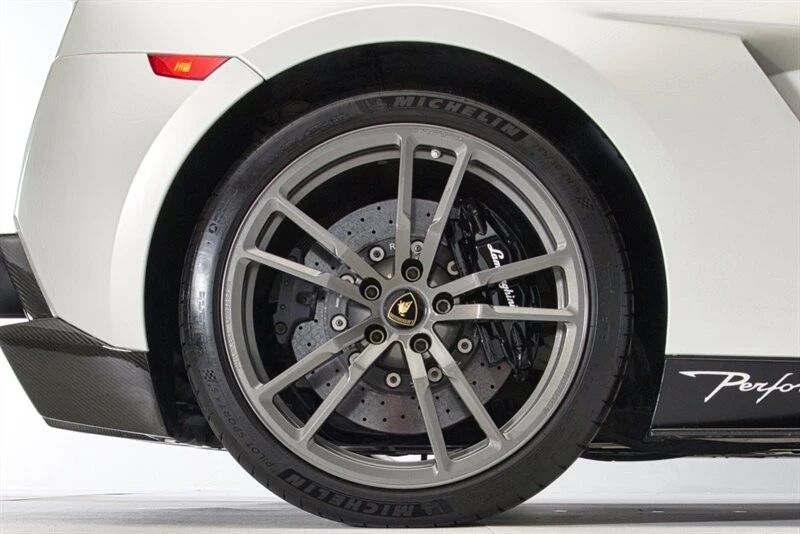 2012 Lamborghini Gallardo LP570-4 Spyder Performante - Image 18 of 21