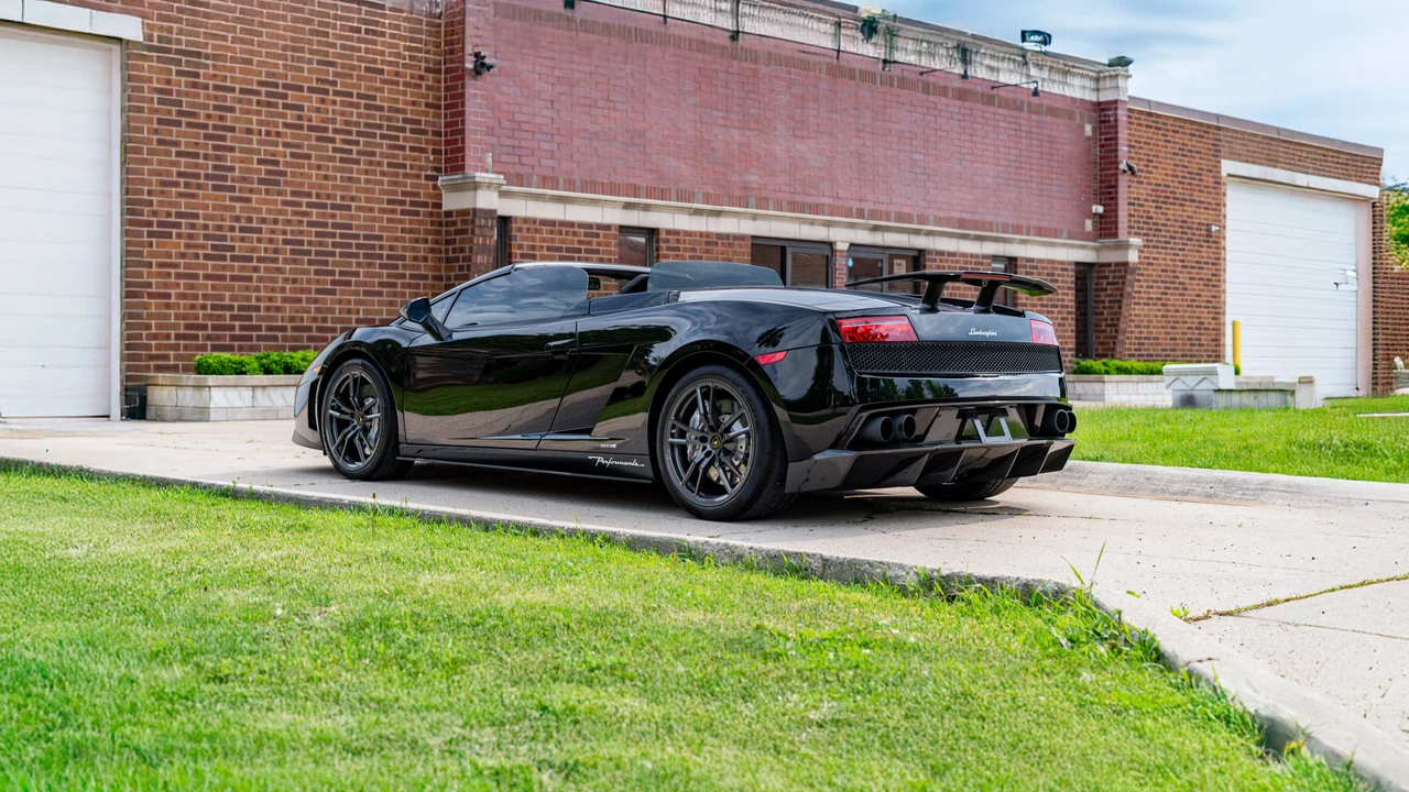 2012 Lamborghini Gallardo LP570-4 Spyder Performante - Image 6 of 31
