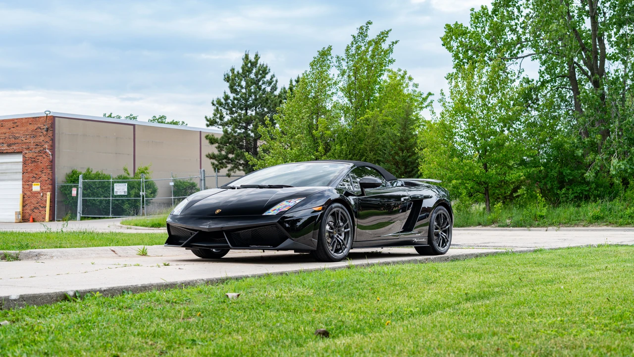 2012 Lamborghini Gallardo LP570-4 Spyder Performante - Image 17 of 31