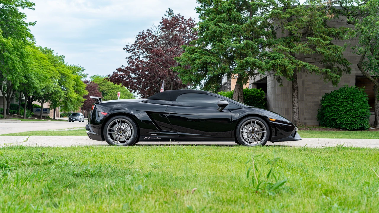 2012 Lamborghini Gallardo LP570-4 Spyder Performante - Image 12 of 31