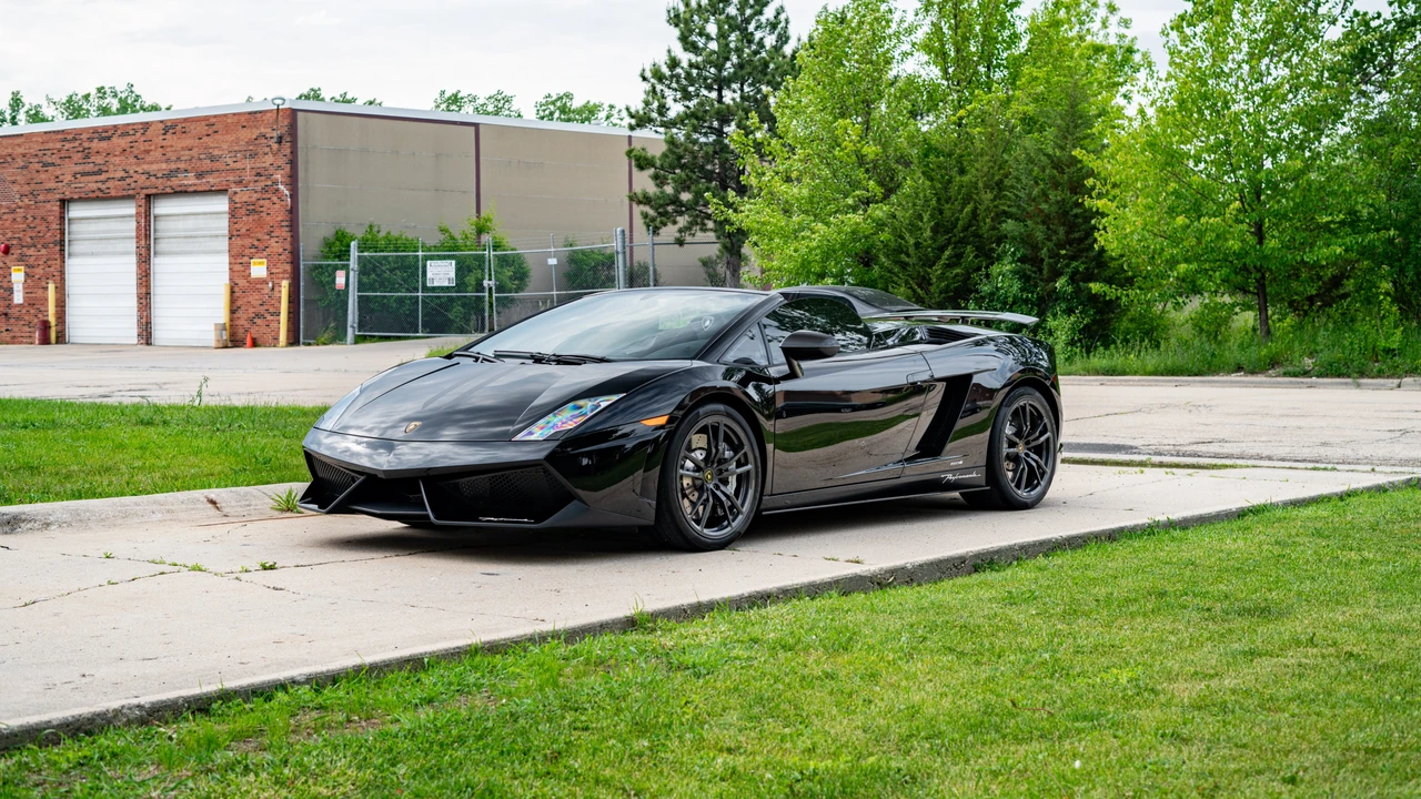 2012 Lamborghini Gallardo LP570-4 Spyder Performante - Image 8 of 31