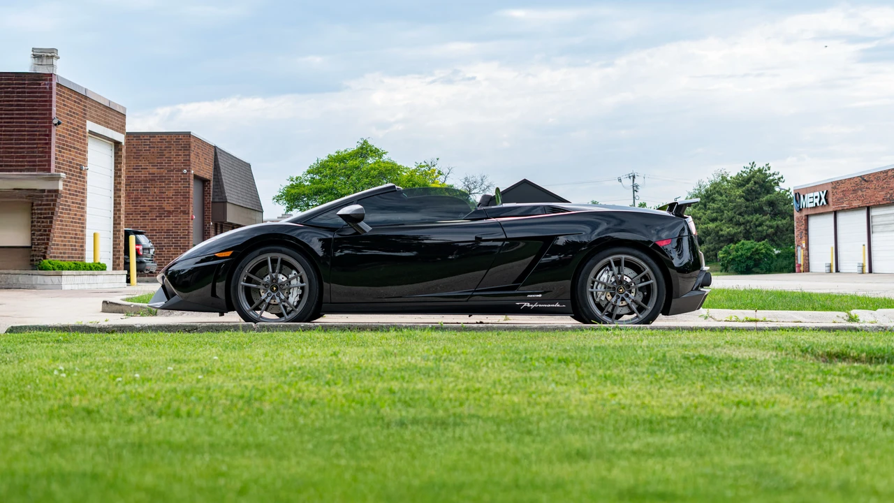 2012 Lamborghini Gallardo LP570-4 Spyder Performante - Image 7 of 31