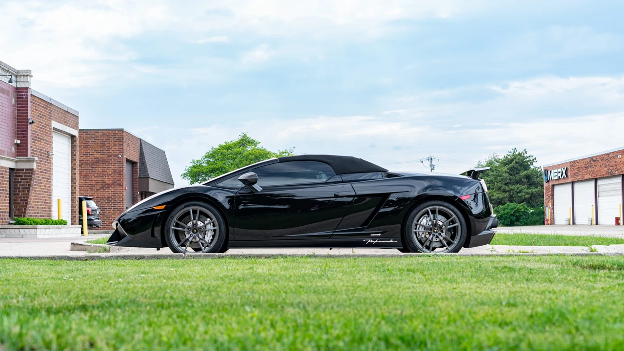 2012 Lamborghini Gallardo LP570-4 Spyder Performante - Image 16 of 31