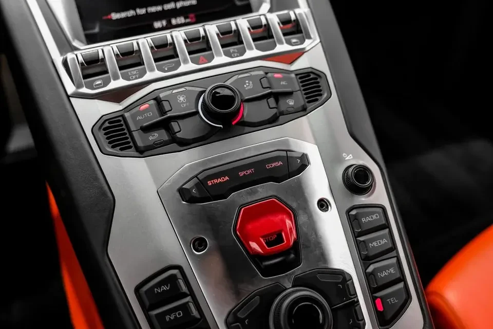 2012 Lamborghini Aventador LP700-4 - Image 12 of 17