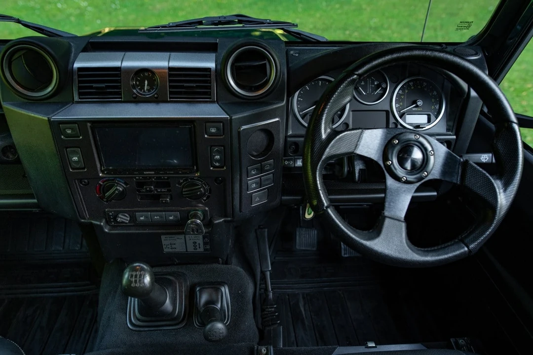 2012 Land Rover Defender 110 - Image 23 of 30