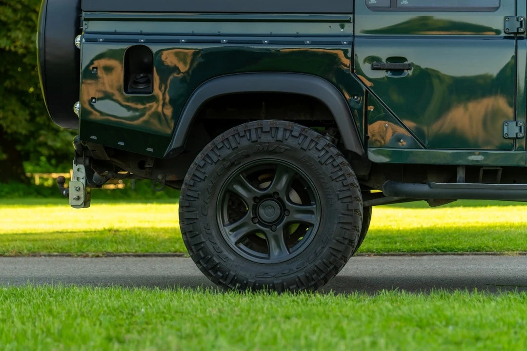 2012 Land Rover Defender 110 - Image 15 of 30