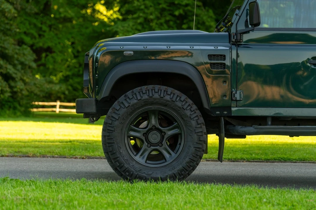 2012 Land Rover Defender 110 - Image 17 of 30