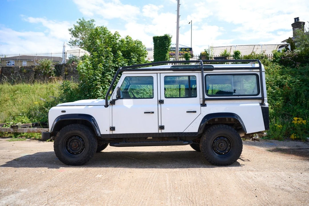 2012 Land Rover Defender 110 - Image 5 of 30
